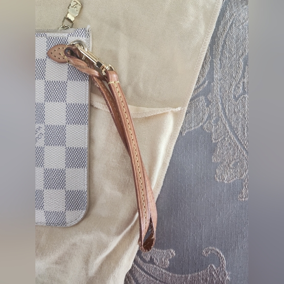 Louis Vuitton Checkered Clutch with Brown Strap - Picture 3 of 7